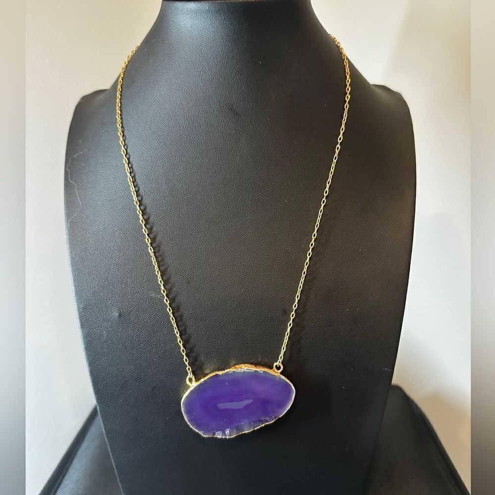 SALE! Dyed purple agate‎ slice and gold tone necklace!